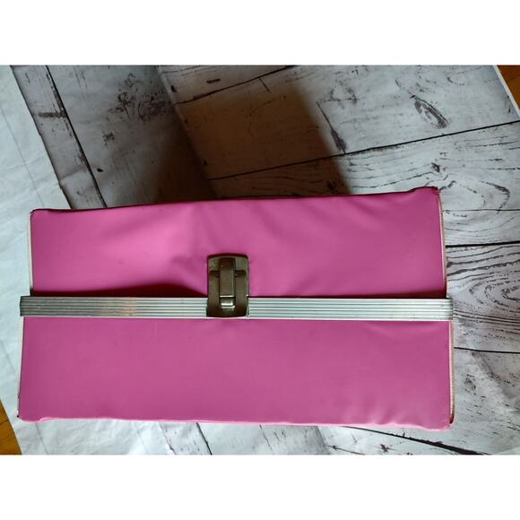 Vintage 1968 Mattel BARBIE DOLL Hot Pink Vinyl Storage Carry Case TRUNK Read - Picture 5 of 16